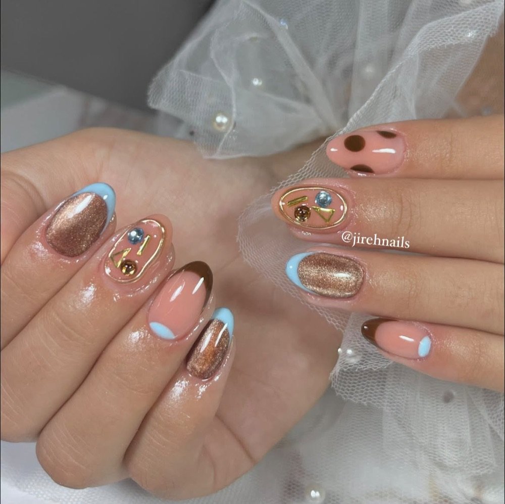 Diseño en tonos cobre, azul cielo y aplicaciones