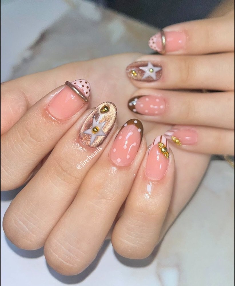 Nude con estrellas de mar y detalles dorados